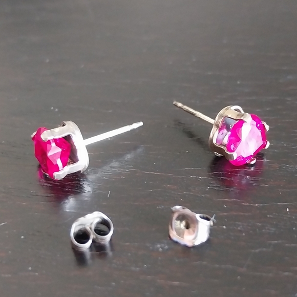 Levin & Meyer  Red Heart Stud Sterling Silver - Picture 12 of 15